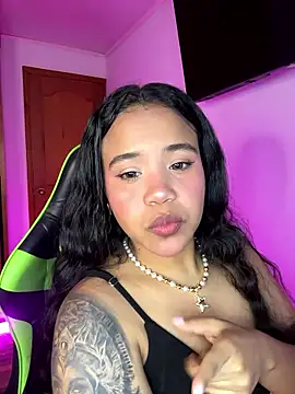 leila 22 online show from January 11, 2026, 7:02 am