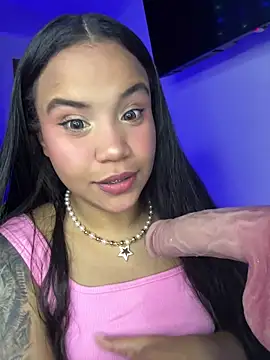 leila 22 online show from February 2, 2026, 7:18 am