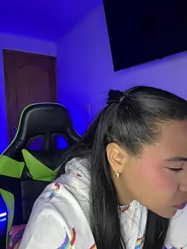 leila 22 online show from April 18, 2026, 7:45 am