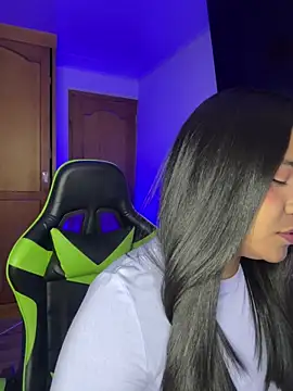 leila 22 online show from April 20, 2026, 8:06 am