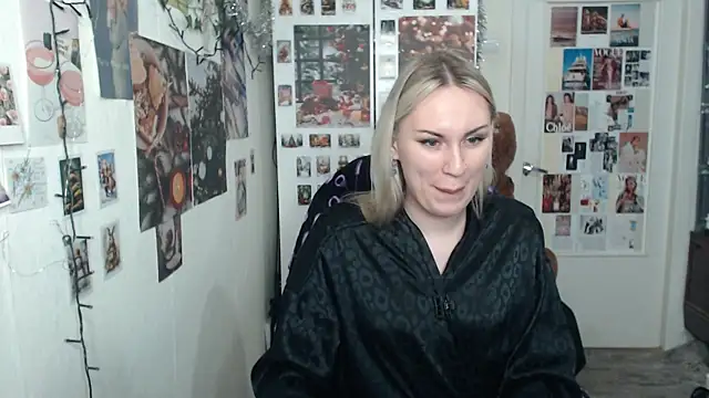 CapriScorpion online show from December 25, 2024, 4:22 pm