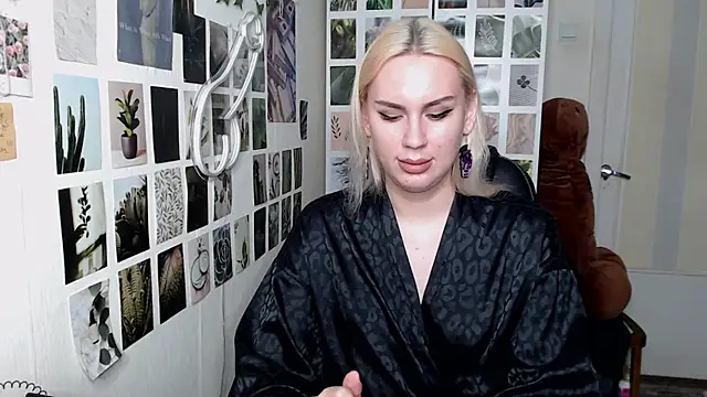 CapriScorpion online show from October 31, 2025, 10:38 am