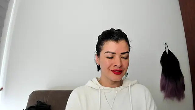 queen fetish online show from December 4, 2024, 3:43 pm