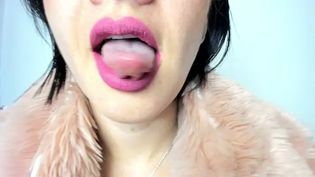 queen fetish online show from December 17, 2024, 10:34 am