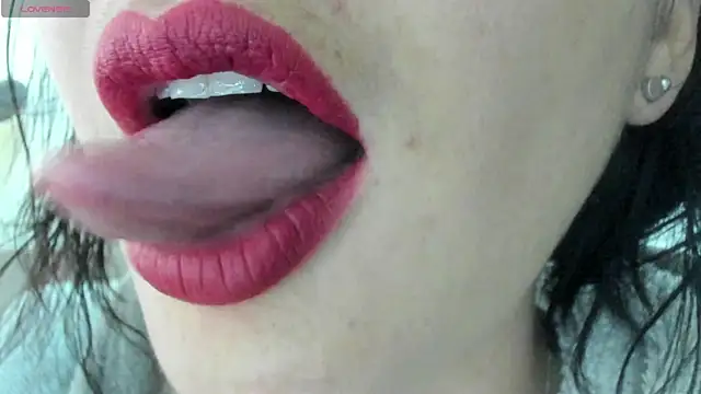 queen fetish online show from March 4, 2025, 8:27 pm