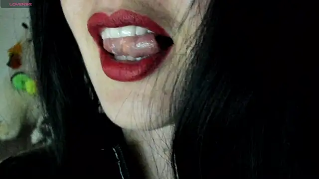 queen fetish online show from March 10, 2025, 8:34 pm