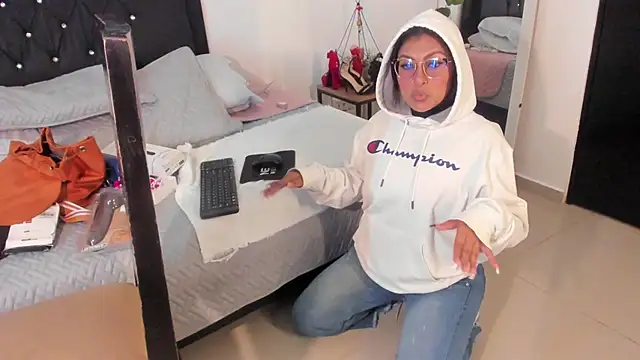 evelynjohnsoon online show from March 6, 2025, 12:30 pm