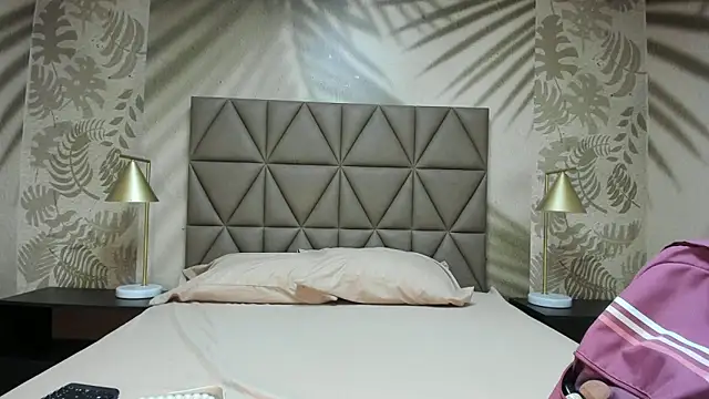 AnneDixie online show from April 1, 2026, 3:07 am