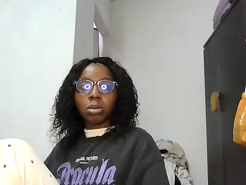 Sexxybella27 online show from November 7, 2025, 4:51 pm