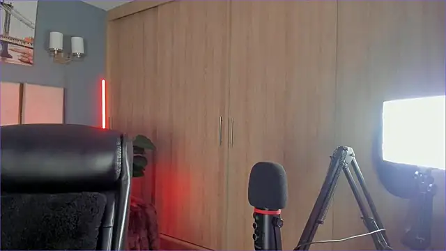 Bambi gurl online show from September 8, 2025, 11:04 pm