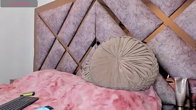 Snapshot of Jennalove_ chatting on January 21, 2025, 12:57 am Jennalove online show from January 21, 2025, 12:57 am