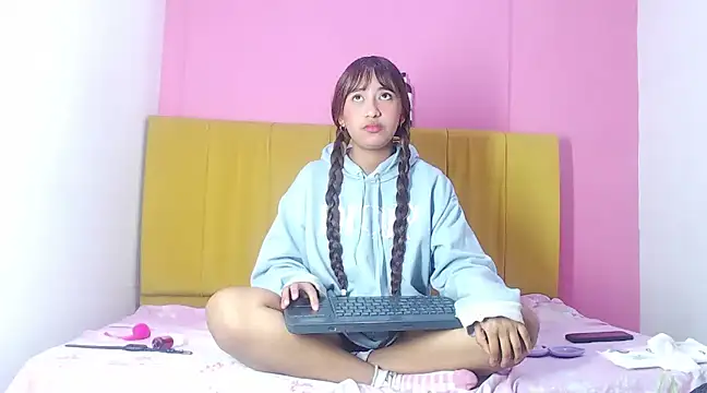 angelicatorrecm101 online show from March 8, 2025, 1:39 am