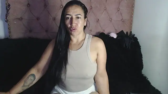 missbella1 online show from April 17, 2026, 8:23 pm