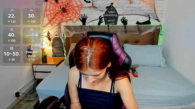 julieth love  online show from October 15, 2025, 1:55 pm