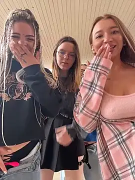 RollingGirls online show from March 29, 2026, 1:11 pm