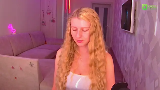 AmaliaQueen online show from October 26, 2025, 1:17 pm