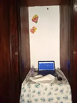 The-Peach-Flexer online show from October 25, 2025, 10:48 pm