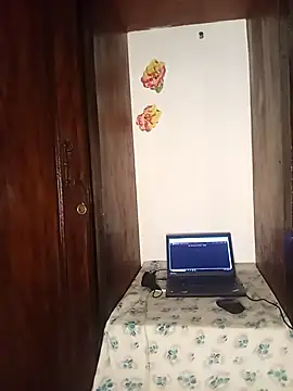 The-Peach-Flexer online show from October 28, 2025, 9:17 pm