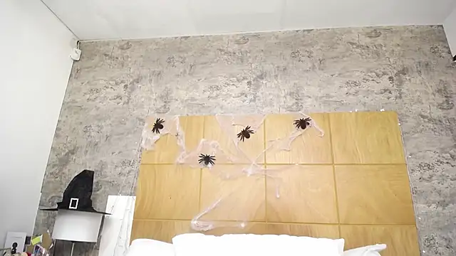 JainaRogers online show from October 30, 2025, 5:24 pm