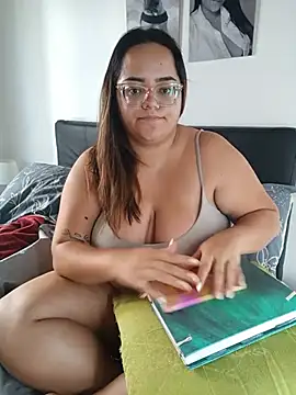 Snapshot of RachellGraham chatting on July 5, 2026, 1:29 pm RachellGraham online show from July 5, 2026, 1:29 pm
