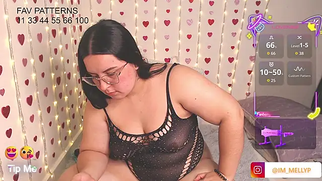 Mellyparker  online show from April 22, 2026, 3:24 pm