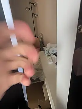 POCARI SWEAT online show from April 28, 2026, 2:27 am