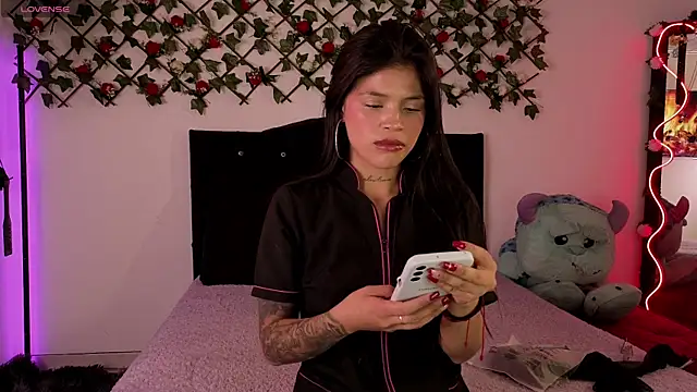 Alaia Asuka online show from October 7, 2025, 11:35 pm