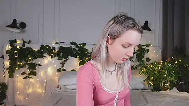 Beatrica Klein online show from March 16, 2025, 1:49 pm