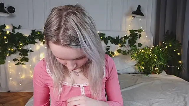 Beatrica Klein online show from March 16, 2025, 5:28 pm