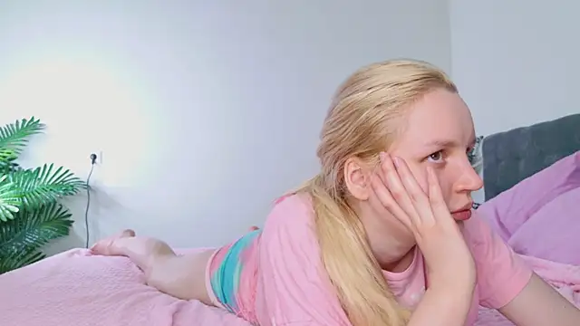 Snapshot of Beatrica_Klein chatting on May 19, 2026, 12:11 pm Beatrica Klein online show from May 19, 2026, 12:11 pm