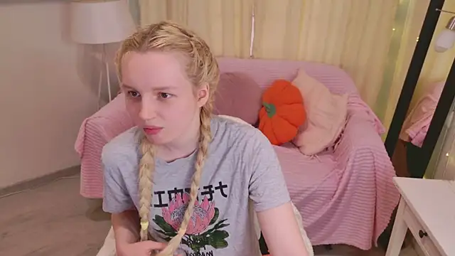 Snapshot of Beatrica_Klein chatting on May 29, 2026, 11:19 am Beatrica Klein online show from May 29, 2026, 11:19 am