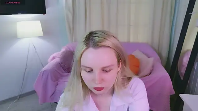 Snapshot of Beatrica_Klein chatting on June 4, 2026, 3:51 pm Beatrica Klein online show from June 4, 2026, 3:51 pm
