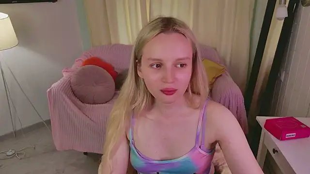 Snapshot of Beatrica_Klein chatting on June 12, 2026, 2:49 pm Beatrica Klein online show from June 12, 2026, 2:49 pm