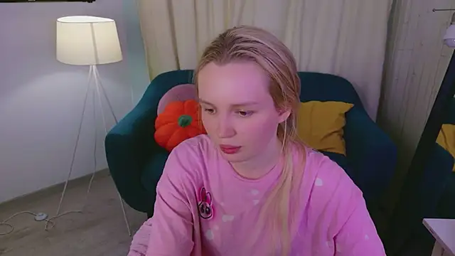 Snapshot of Beatrica_Klein chatting on June 16, 2026, 3:58 pm Beatrica Klein online show from June 16, 2026, 3:58 pm