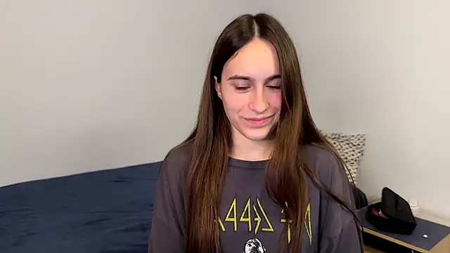 AliceKolltt online show from April 21, 2026, 2:51 am