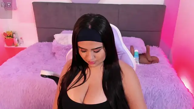 katia bigboobs1 online show from April 5, 2026, 6:49 pm