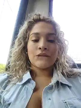 Sara smiiith211 online show from December 20, 2024, 8:45 pm