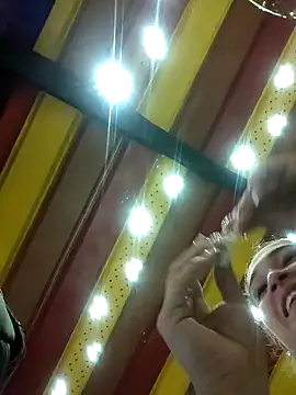 Sara smiiith211 online show from January 22, 2025, 12:06 am