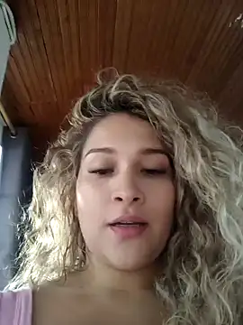 Sara smiiith211 online show from January 24, 2025, 10:51 pm