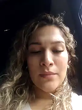 Sara smiiith211 online show from February 5, 2025, 6:48 pm