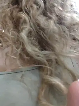 Sara smiiith211 online show from October 14, 2025, 12:33 am