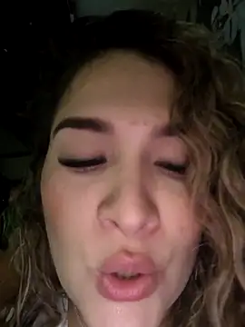 Sara smiiith211 online show from October 26, 2025, 2:06 am