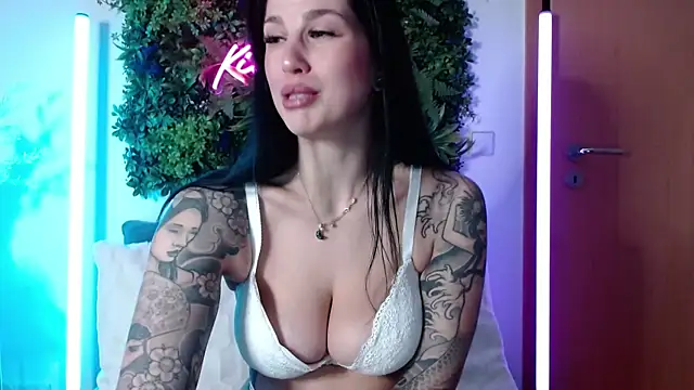 KiraKane1 online show from January 6, 2025, 5:41 am