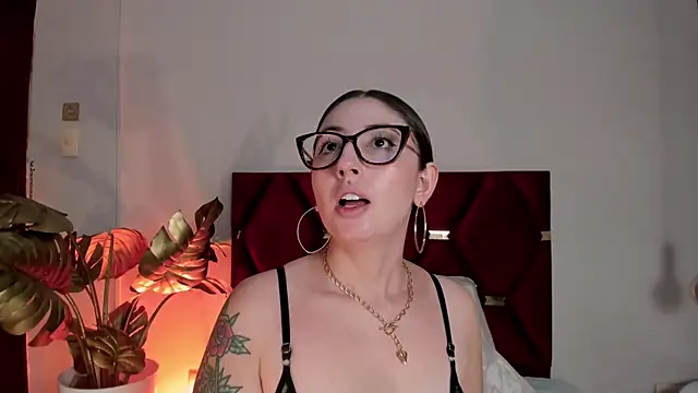 Emilywatsonn online show from January 13, 2026, 9:20 pm