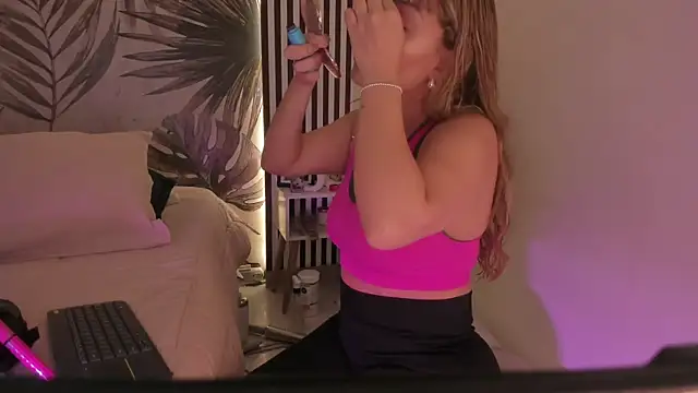 Samaantha-White online show from April 20, 2026, 11:24 am