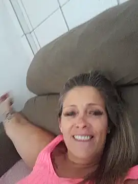 marcialoira online show from January 14, 2025, 8:04 pm