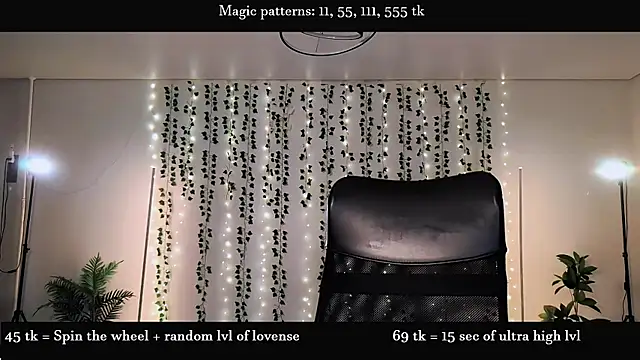 Snapshot of Alicia_x_art chatting on June 10, 2026, 6:07 pm Alicia x art online show from June 10, 2026, 6:07 pm