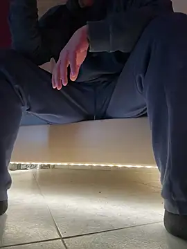 Bennyben8604 online show from December 8, 2024, 10:57 pm