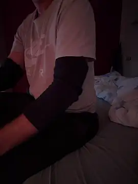 Bennyben8604 online show from December 11, 2024, 6:20 pm