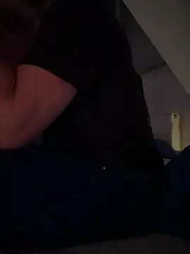 Bennyben8604 online show from February 27, 2025, 7:47 pm